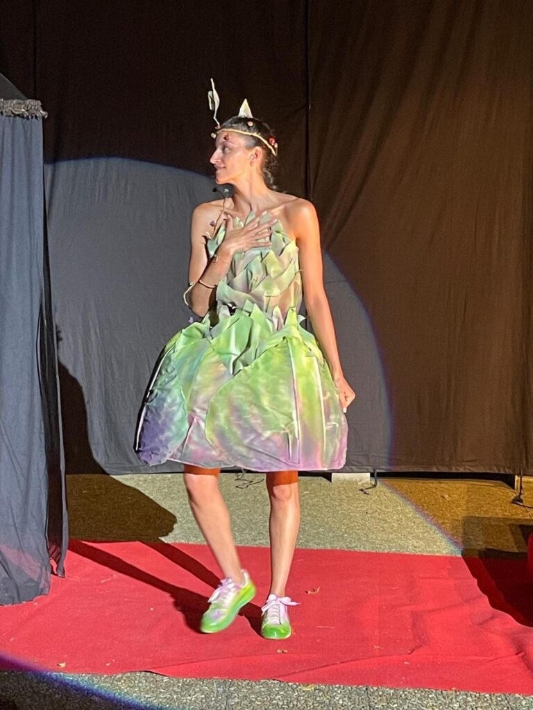 La Fée Clochette La Fée Clochette au Défilé du Spectacle des Sections des Métiers de la Mode